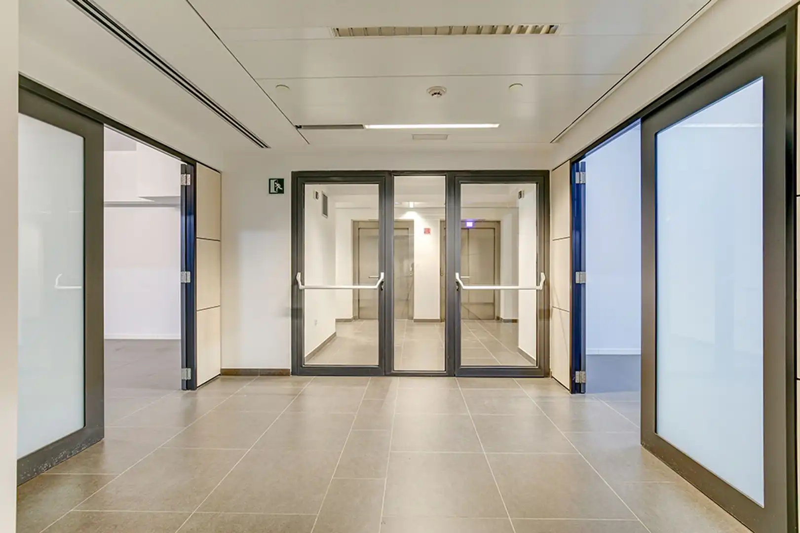 Gebäude zur Miete in Barcelona mit Alarm