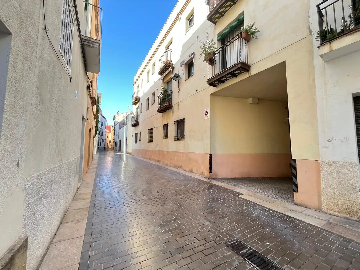 Exterior view of Detached homes for sale in Vilanova i la Geltrú  with Storage room, Oven and Balcony