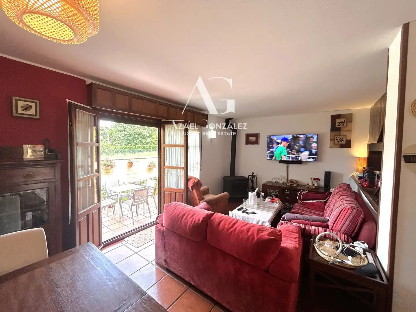 Sala de estar de Casa adosada en venta en Cabezón de la Sal con Calefacción, Jardín privado y Terraza