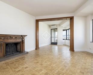 Living room of Flat to rent in  Barcelona Capital  with Air Conditioner, Heating and Parquet flooring