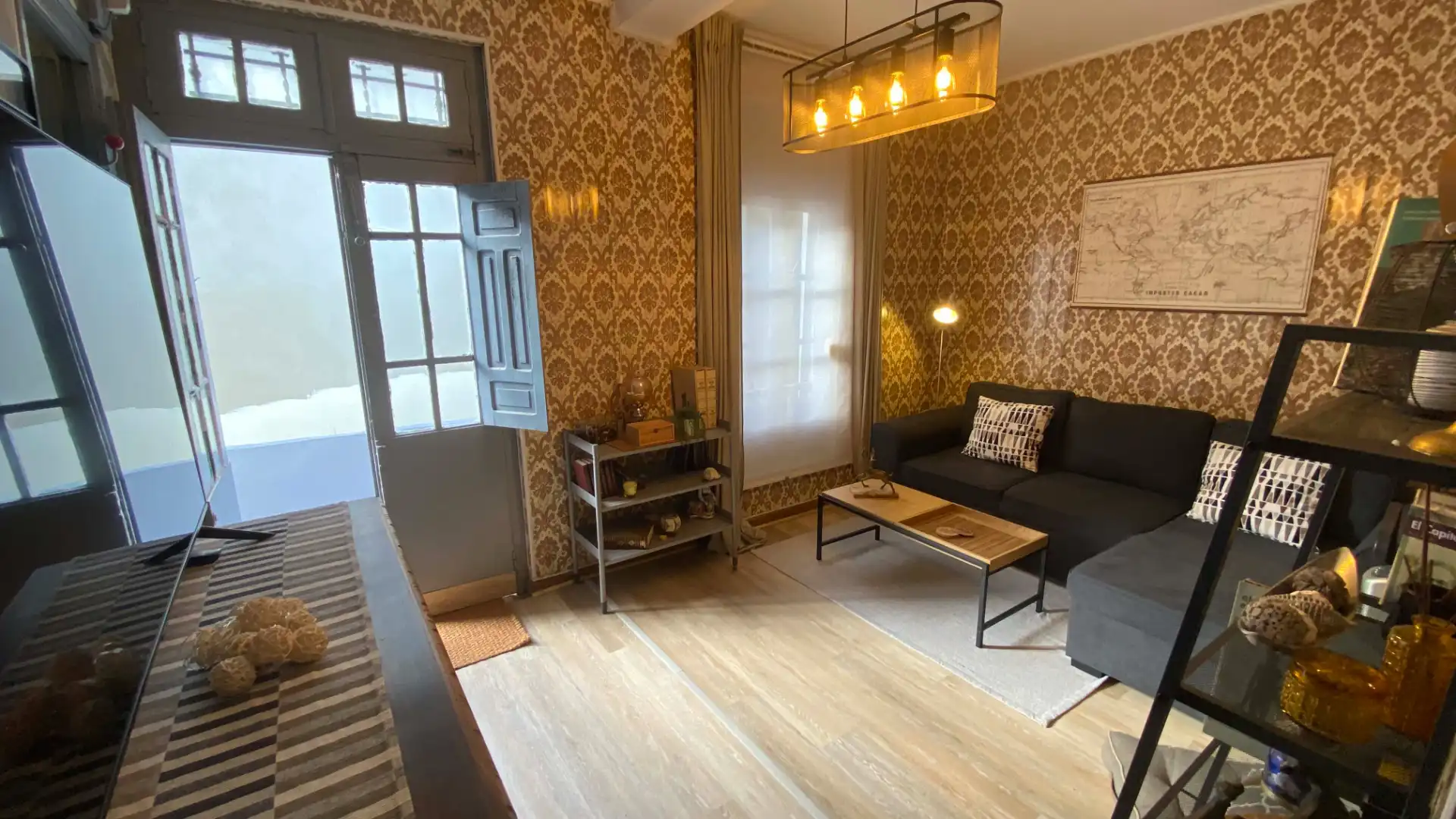 Wohnzimmer von Einfamilien-Reihenhaus zum Verkauf in San Martín del Rey Aurelio mit Privatgarten, Terrasse und Möbliert
