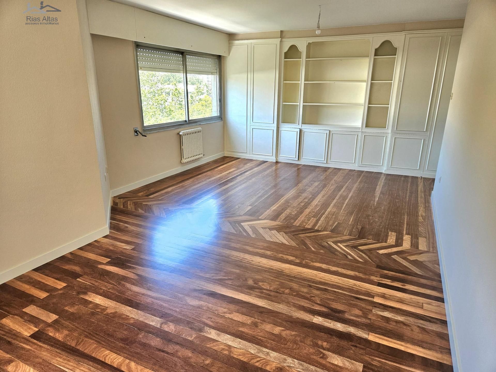Sala d'estar de Pis de lloguer en A Coruña Capital  amb Calefacció i Parquet