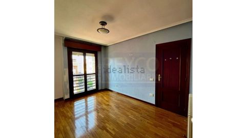 Foto 4 de Piso en venta en Calle Pedregales, Cascajos - Piqueras, Logroño