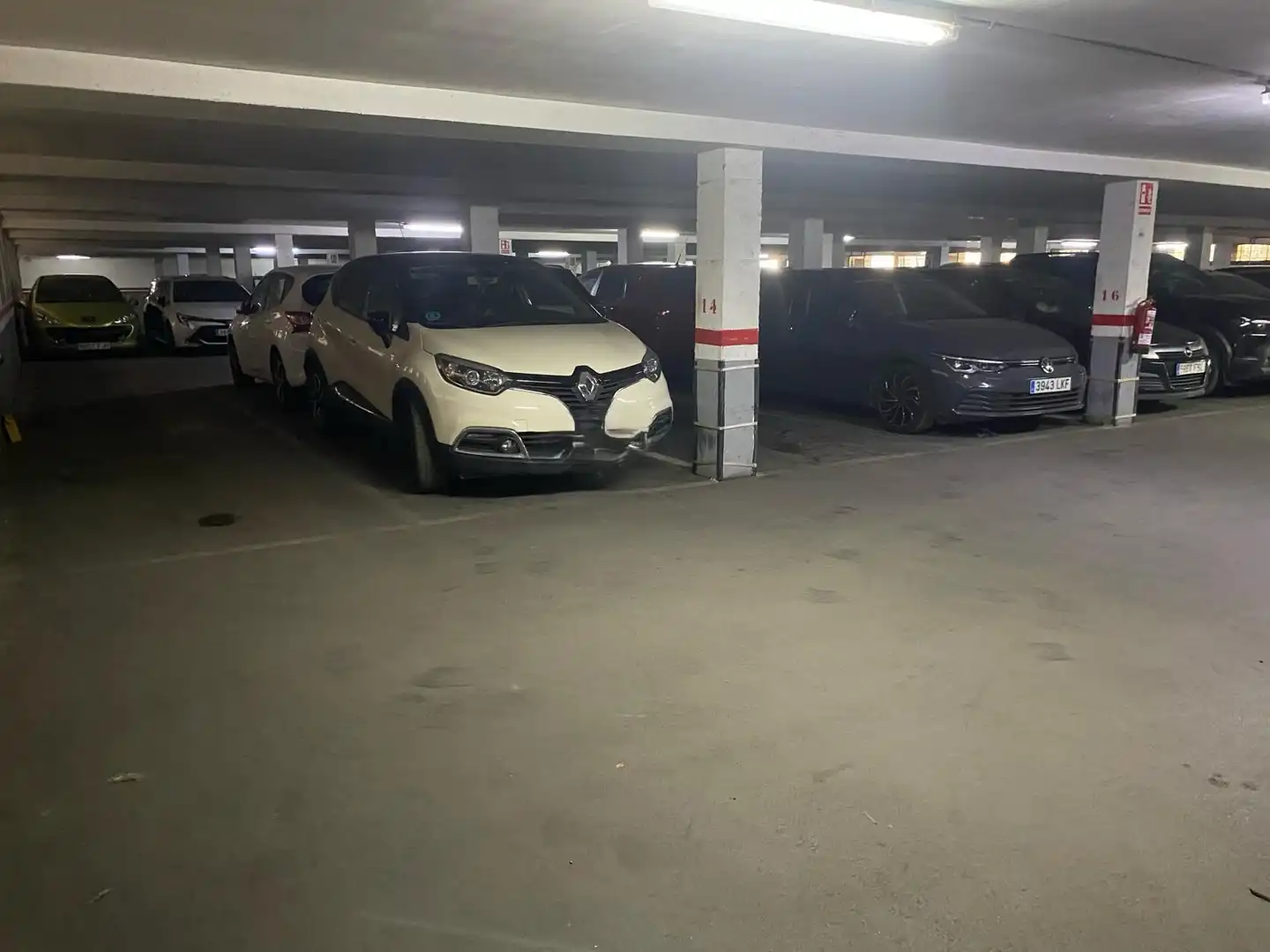 Aparcament de Pis en venda en Cerdanyola del Vallès amb Calefacció, Parquet i Terrassa