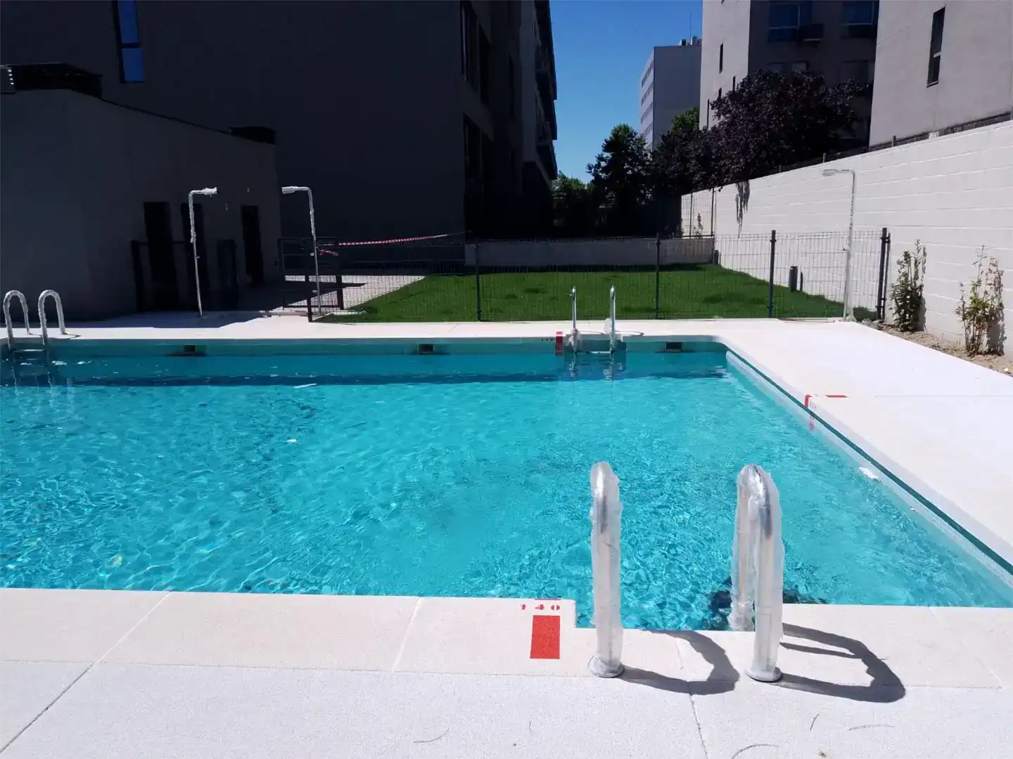 Schwimmbecken von Wohnung zur Miete in  Madrid Capital mit Klimaanlage und Schwimmbad
