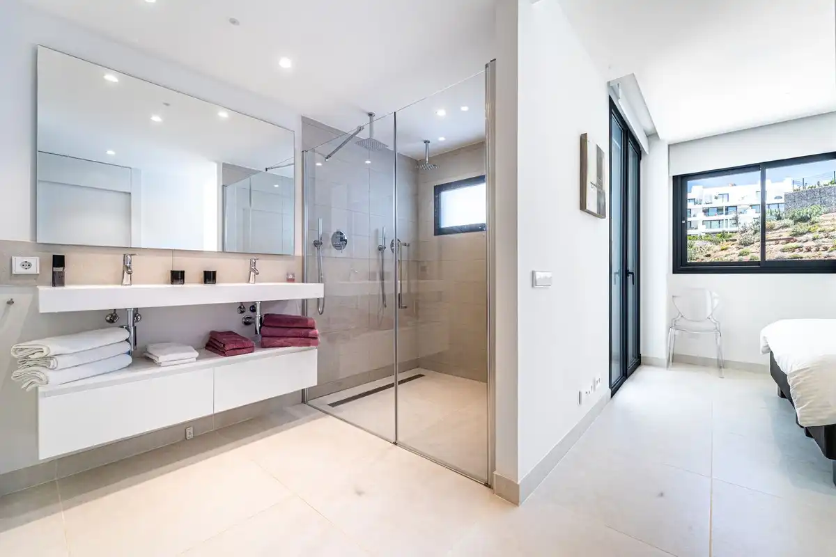 Baño de Apartamento en venta en Fuengirola con Aire acondicionado, Trastero y Piscina comunitaria