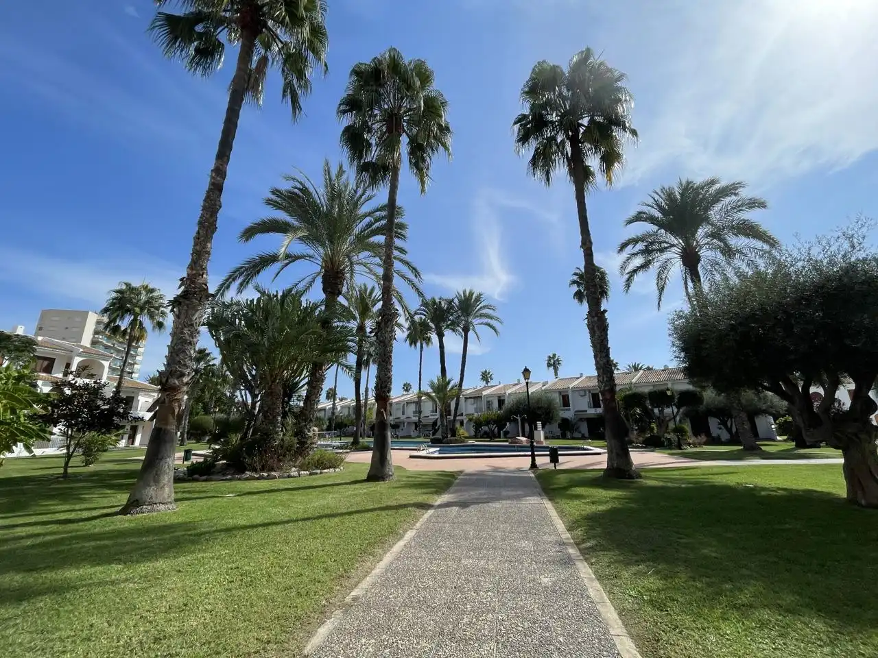 Vista exterior de Dúplex en venda en La Manga del Mar Menor amb Aire condicionat, Calefacció i Jardí privat