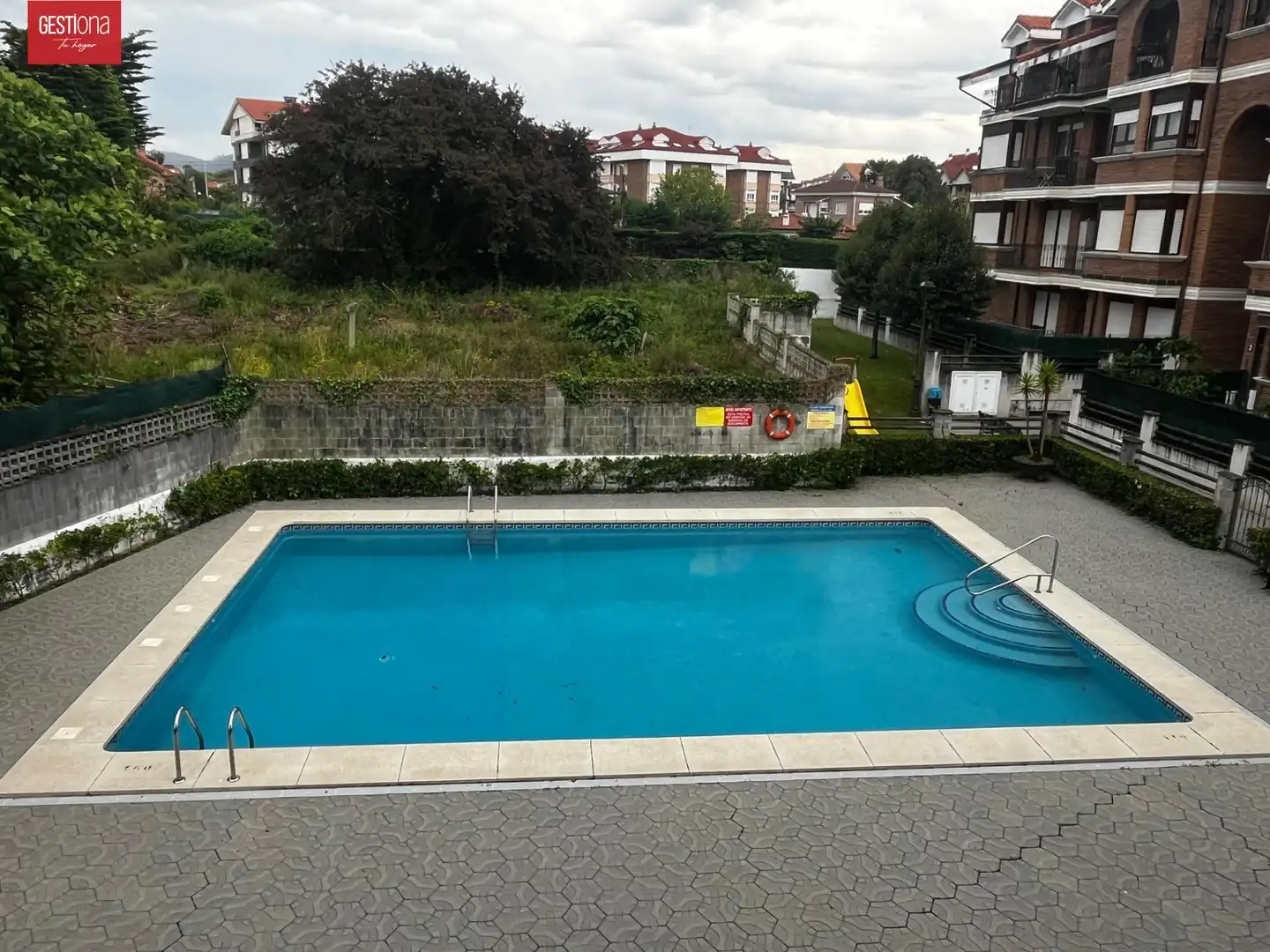 Schwimmbecken von Wohnungen zum Verkauf in Noja mit Heizung, Terrasse und Möbliert