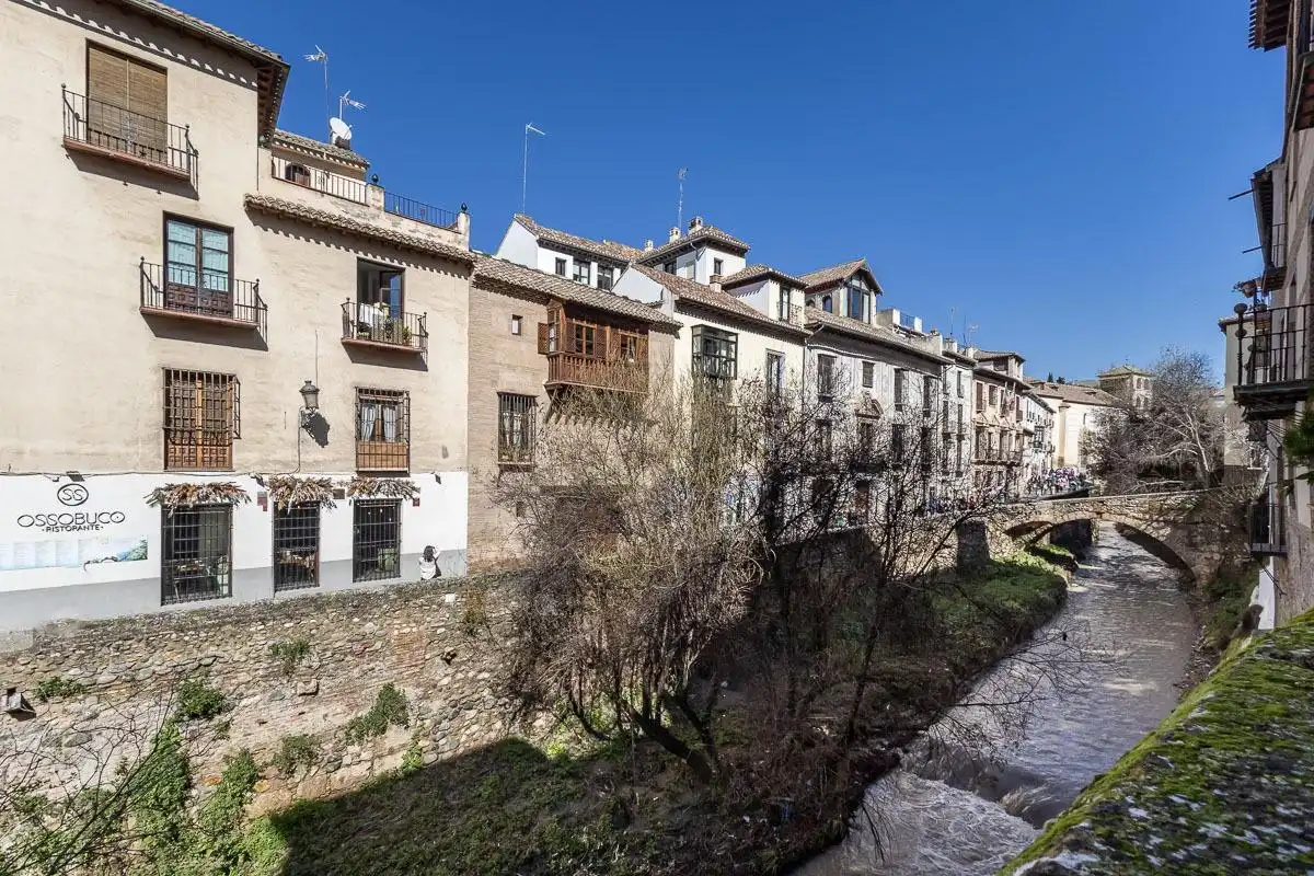 Außenansicht von Gebäude zur Miete in Granada
