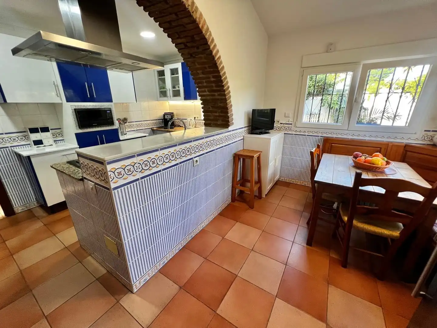 Cuina de Casa o xalet en venda en Málaga amb Aire condicionat, Calefacció i Jardí privat