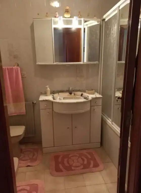 Bany de Pis en venda en Villarcayo de Merindad de Castilla la Vieja amb Calefacció, Traster i Moblat