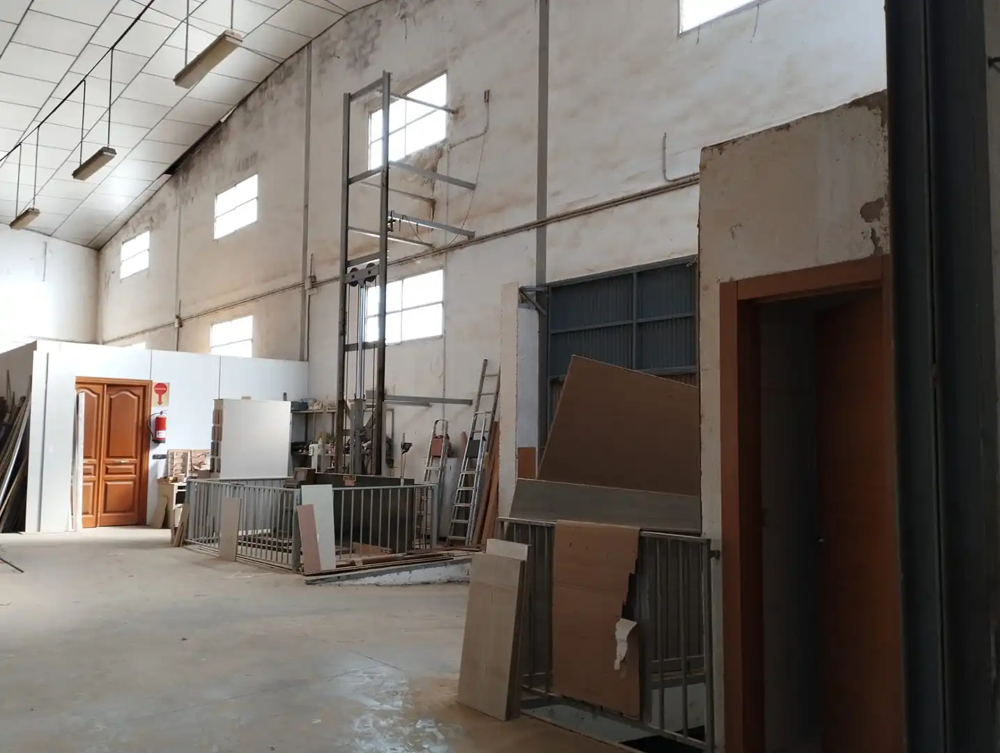 Industrial building with lift for sale in Calle la Codorniz, imagen 2
