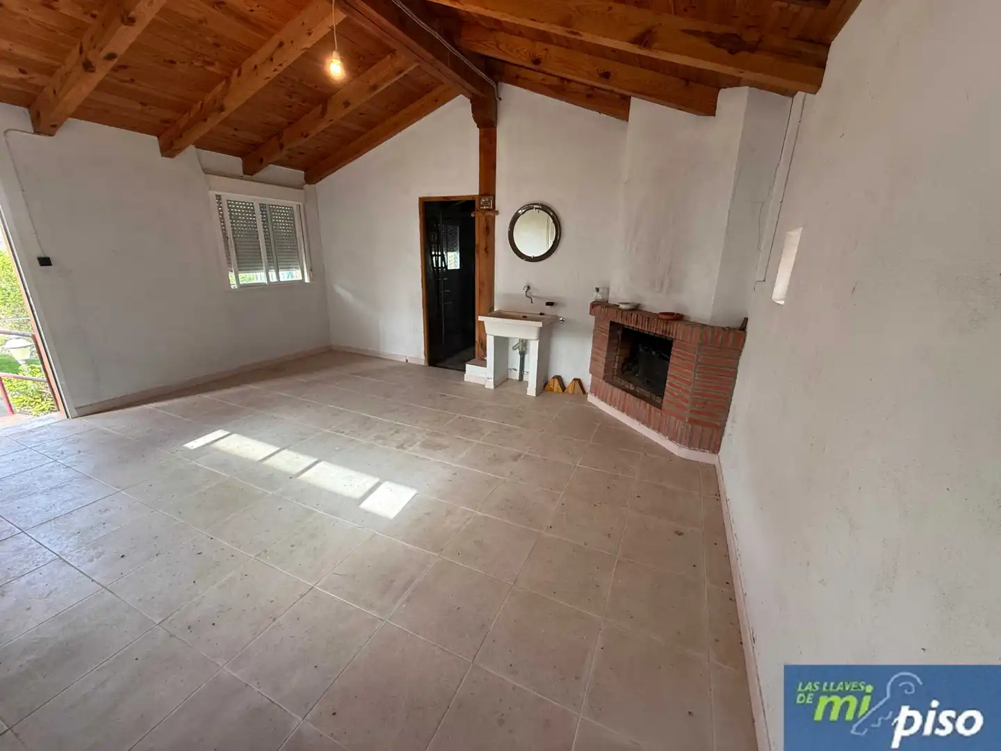 Sala d'estar de Casa o xalet en venda en Santovenia de Pisuerga amb Calefacció, Jardí privat i Parquet