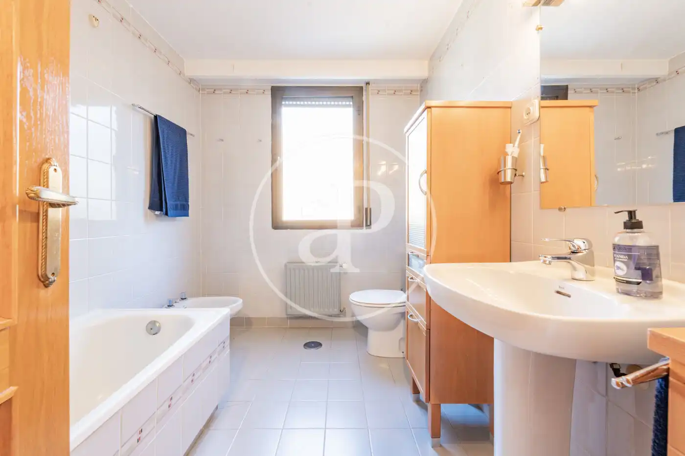 Bathroom of Flat for sale in Madrid  with Heating, Terrace and Storage room