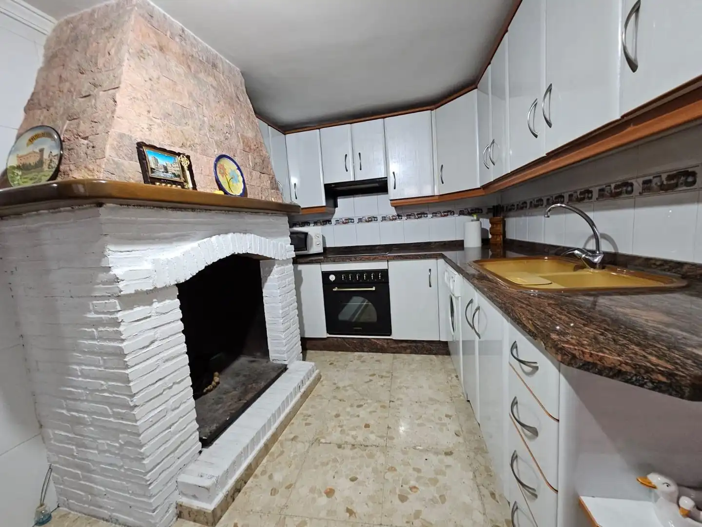 Cuina de Casa o xalet en venda en Fondón amb Calefacció, Terrassa i Moblat