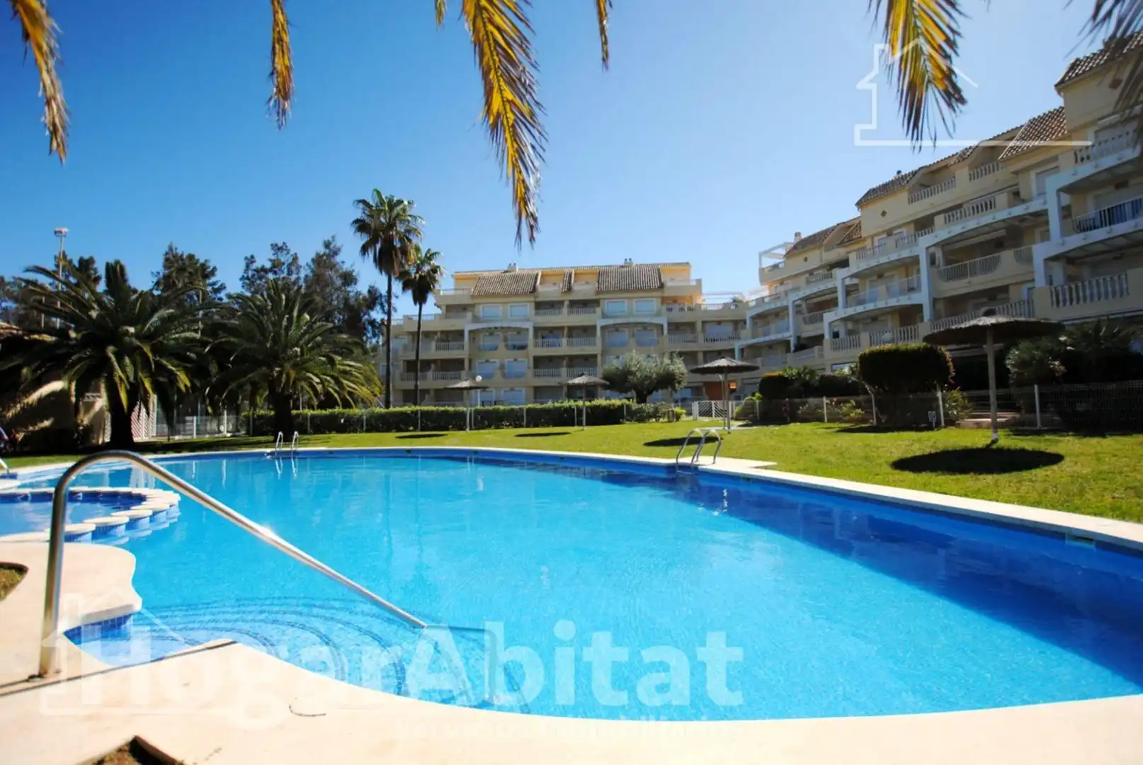 Vista exterior de Pis en venda en Dénia amb Aire condicionat, Calefacció i Jardí privat