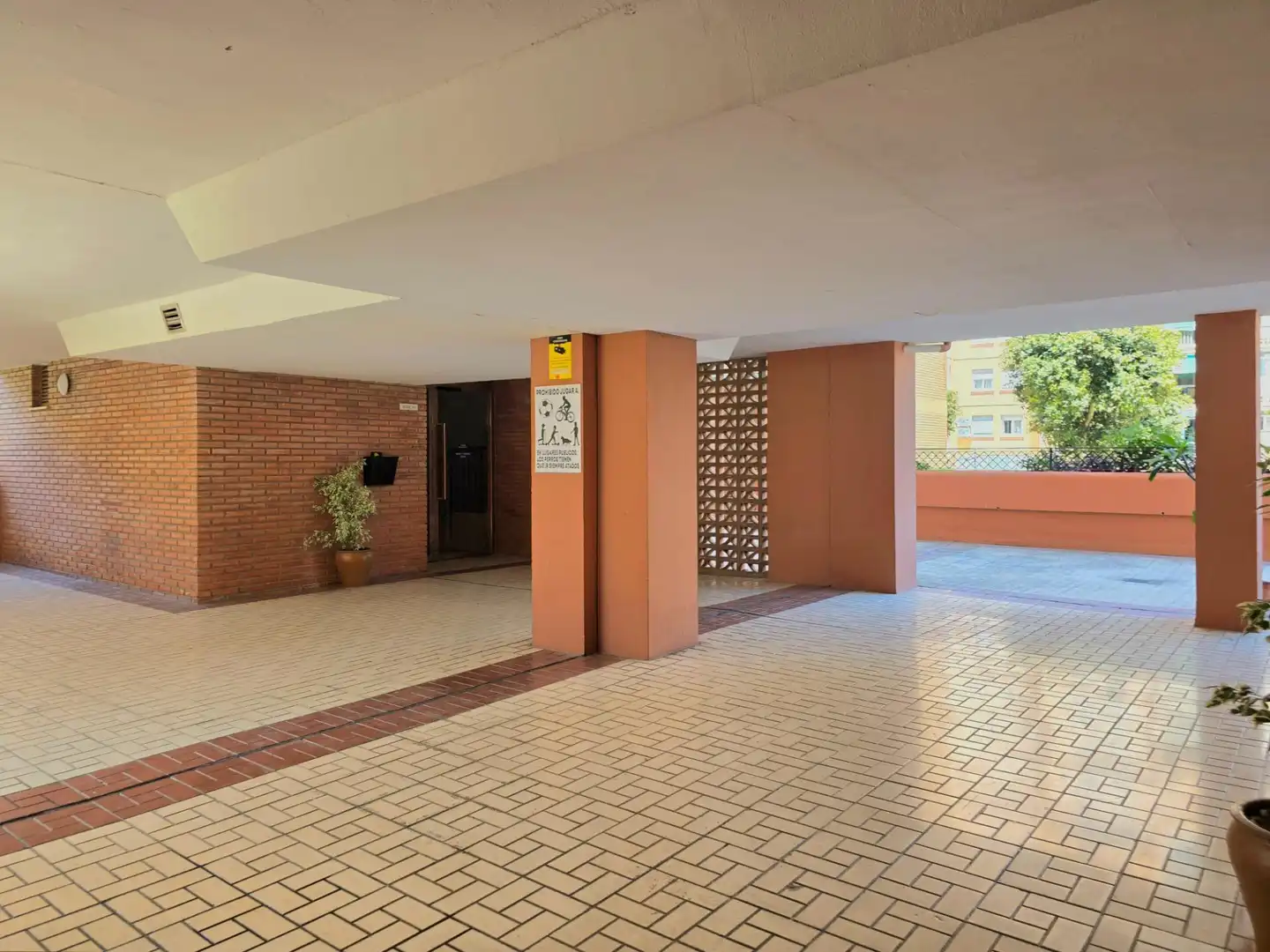 Wohnung zum Verkauf in Torremolinos mit Klimaanlage, Parkett und Terrasse