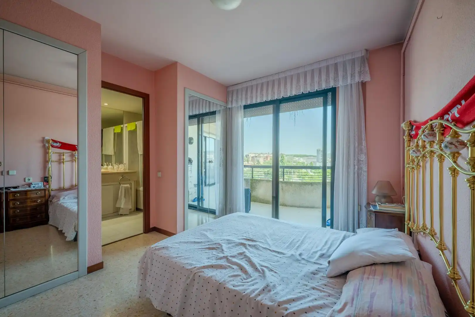 Dormitori de Apartament en venda en Girona amb Calefacció, Terrassa i Balcó