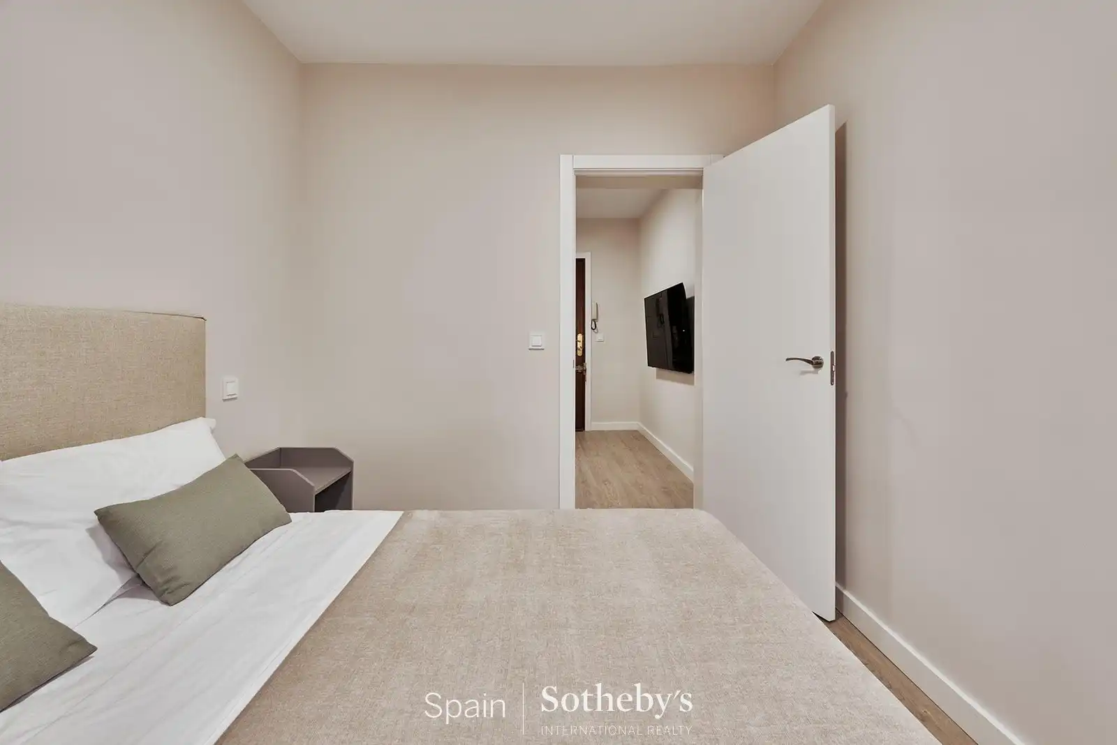 Dormitori de Apartament en venda en Madrid amb Aire condicionat i Calefacció