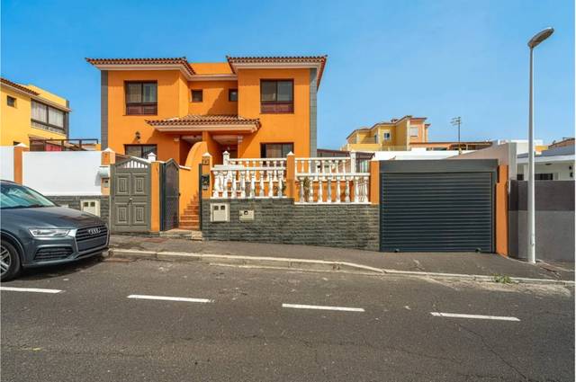 Casa adosada en Venta en Calle Girasol, 10 en El Médano