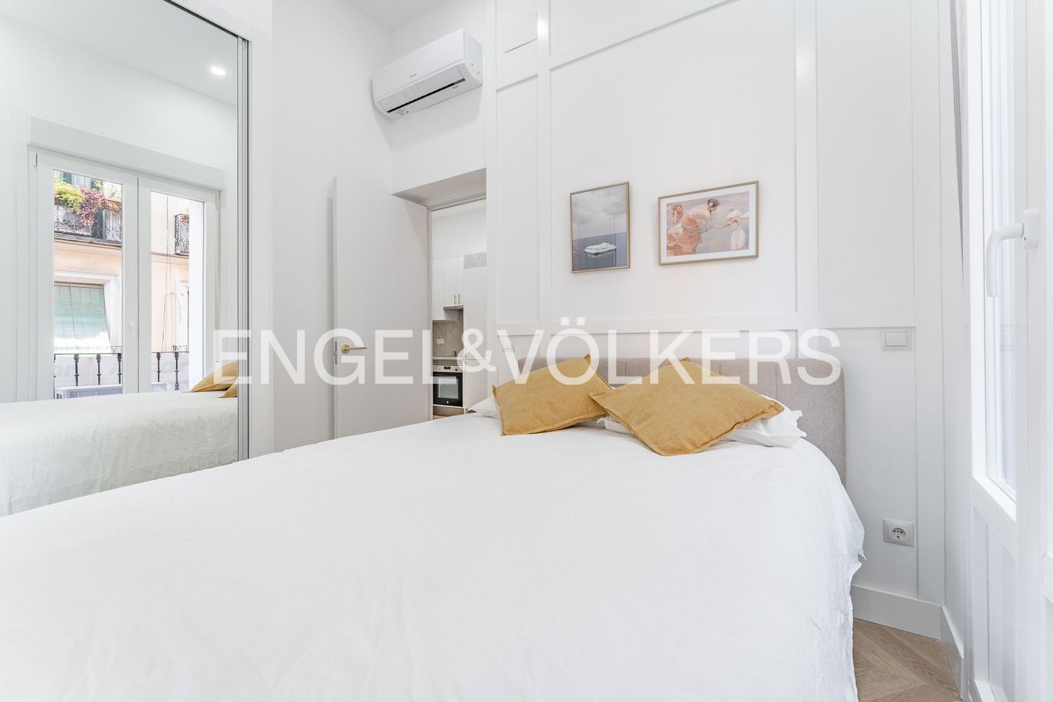 Bedroom of Flat for sale in  Madrid Capital  with Air Conditioner, Heating and Furnished