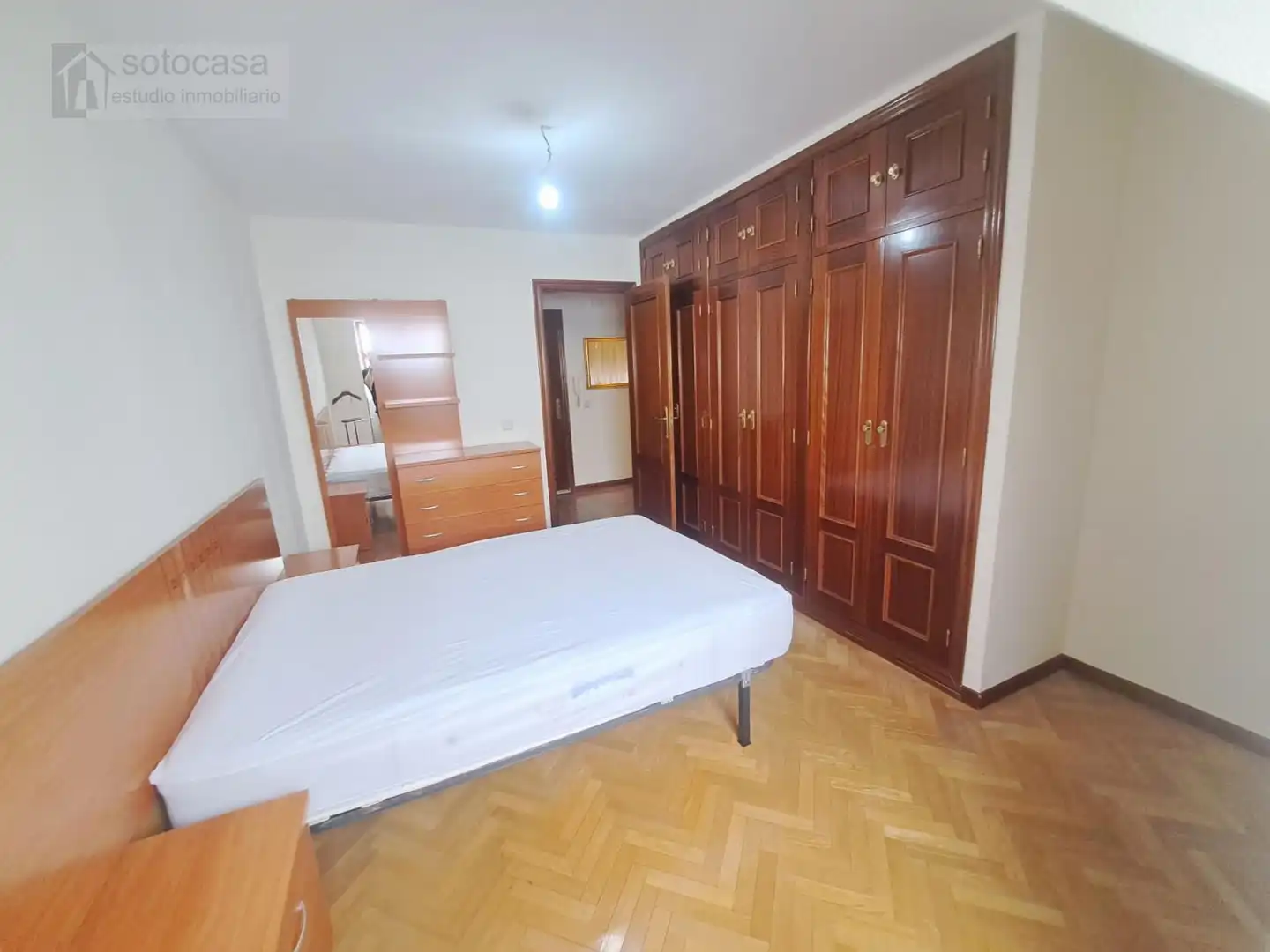 Bedroom of Flat for rent in Valladolid  with Heating and Furnished