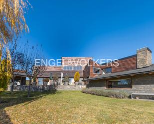 Vista exterior de Casa o xalet en venda en Guils de Cerdanya amb Calefacció, Jardí privat i Parquet