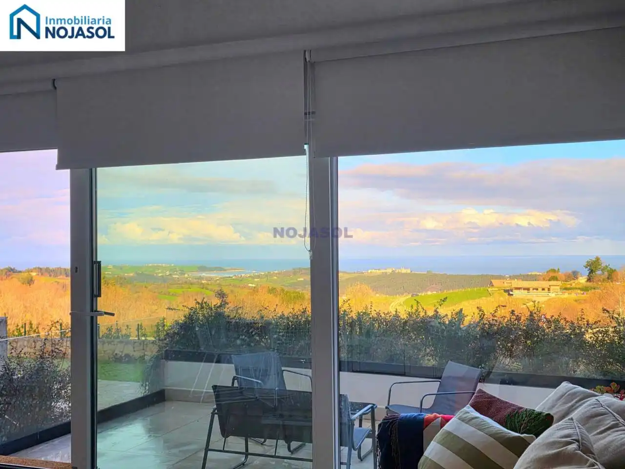Vista exterior de Apartamento en venta en Comillas (Cantabria) con Calefacción, Terraza y Alarma