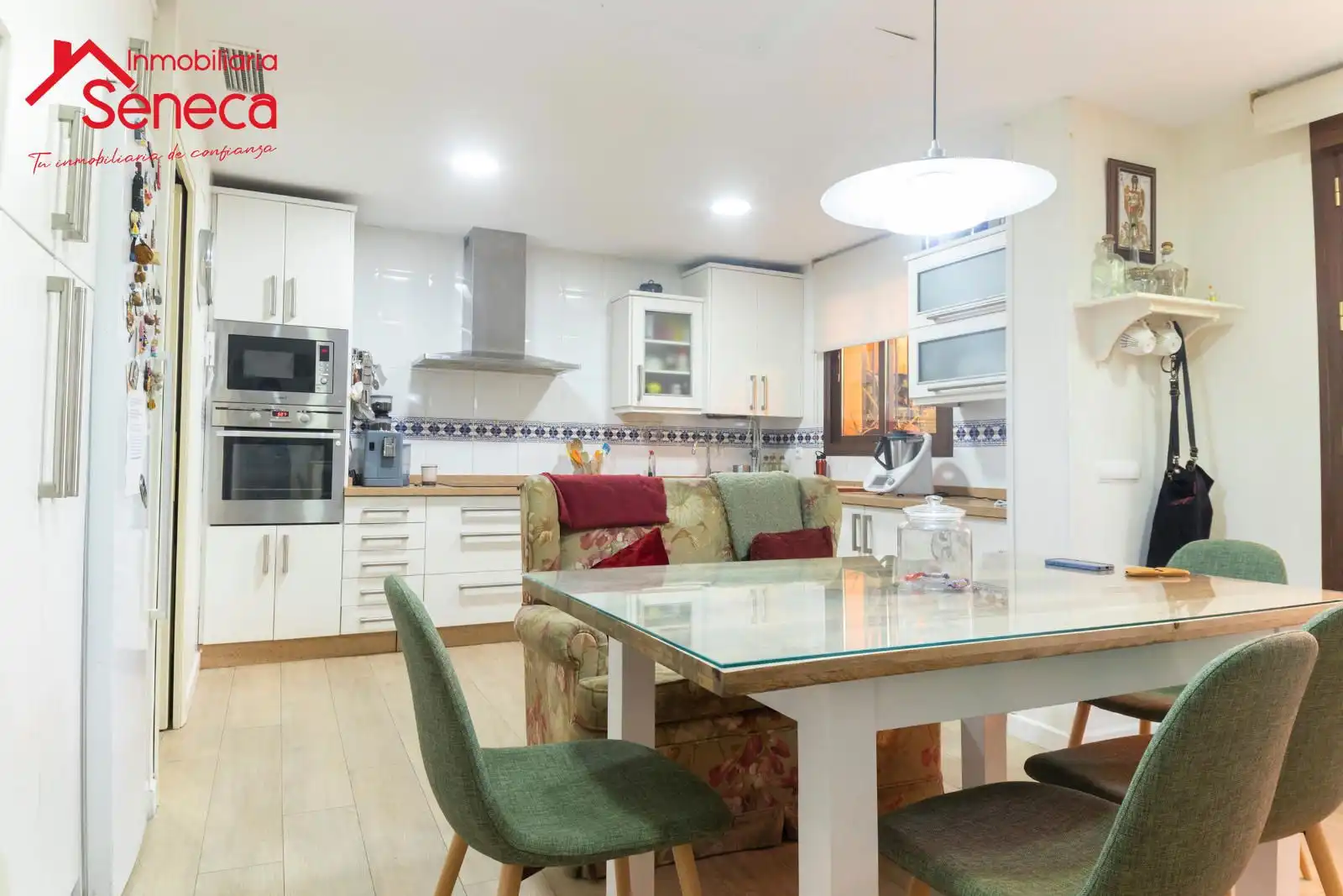 Cocina de Casa adosada en venta en Córdoba con Aire acondicionado, Calefacción y Jardín privado