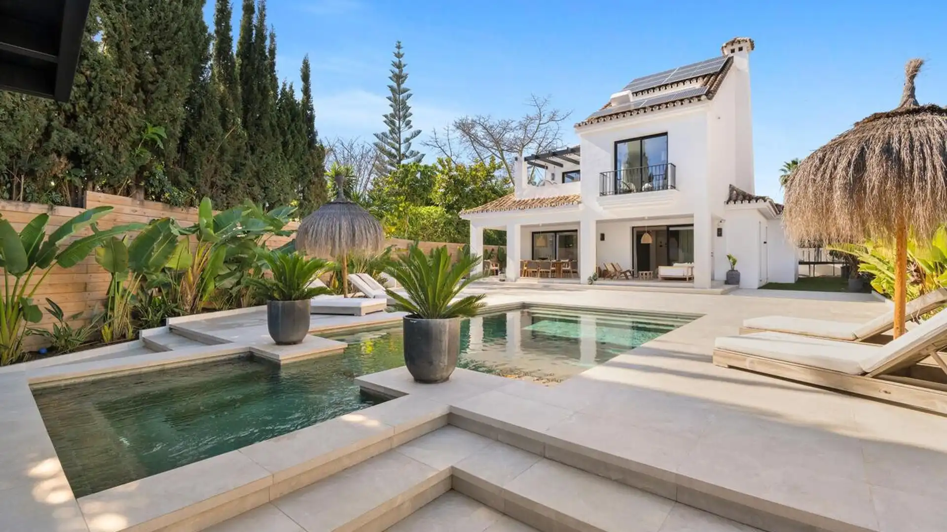 Vista exterior de Casa o chalet de alquiler en Marbella con Aire acondicionado, Calefacción y Jardín privado