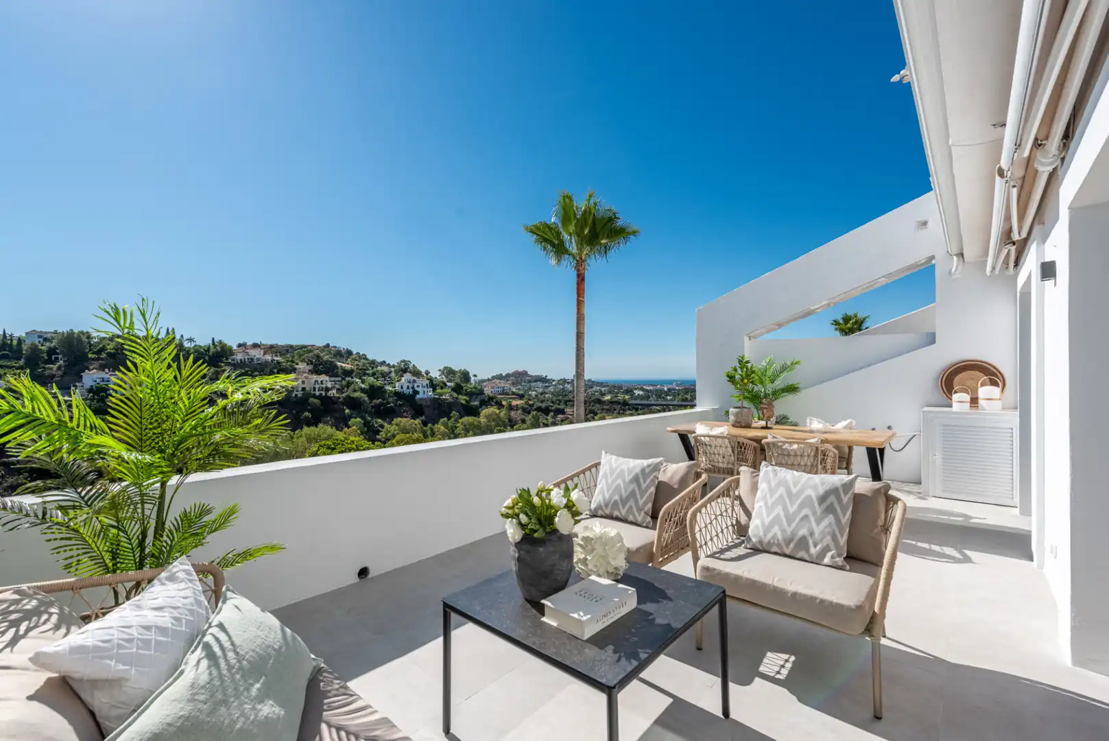 Apartment with pool for sale in La Quinta
