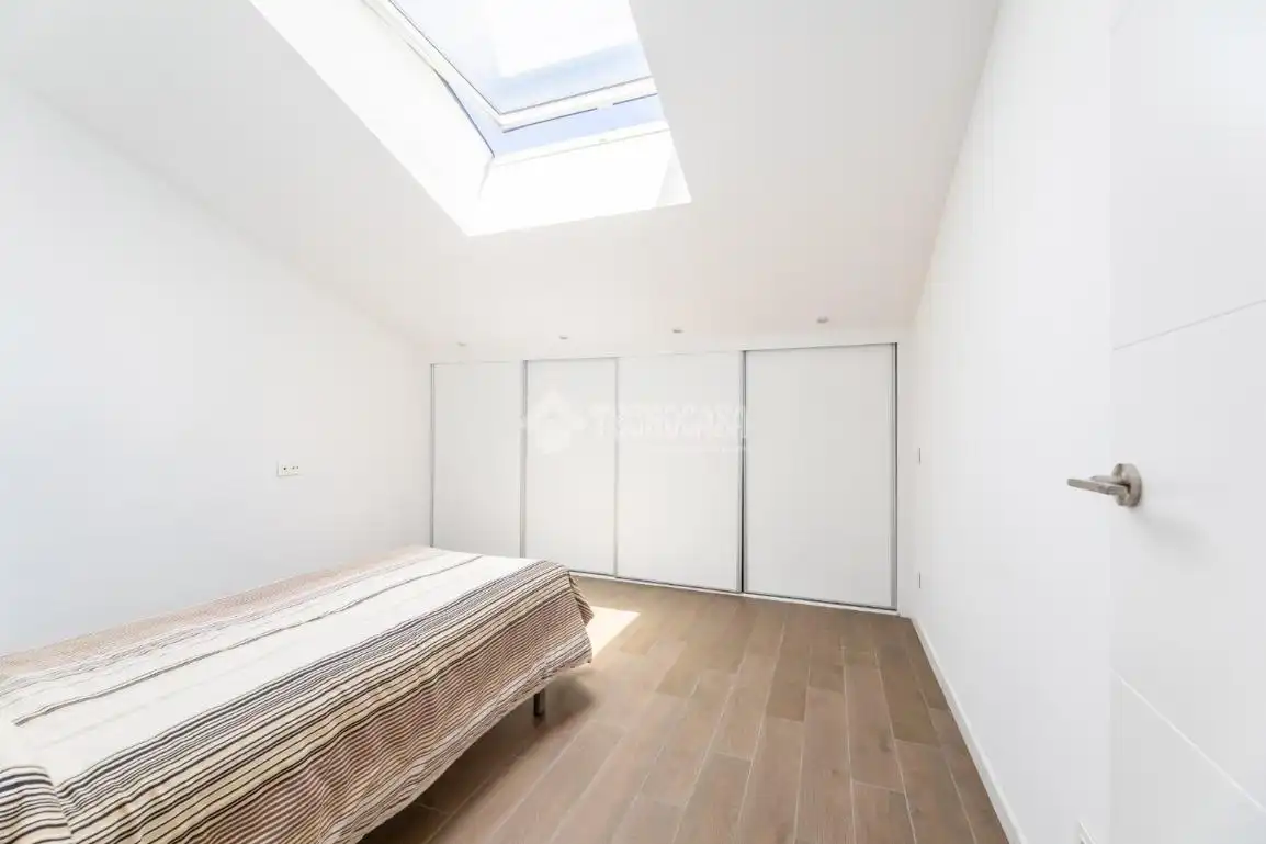 Bedroom of Flat for sale in Torrelodones  with Air Conditioner, Heating and Terrace