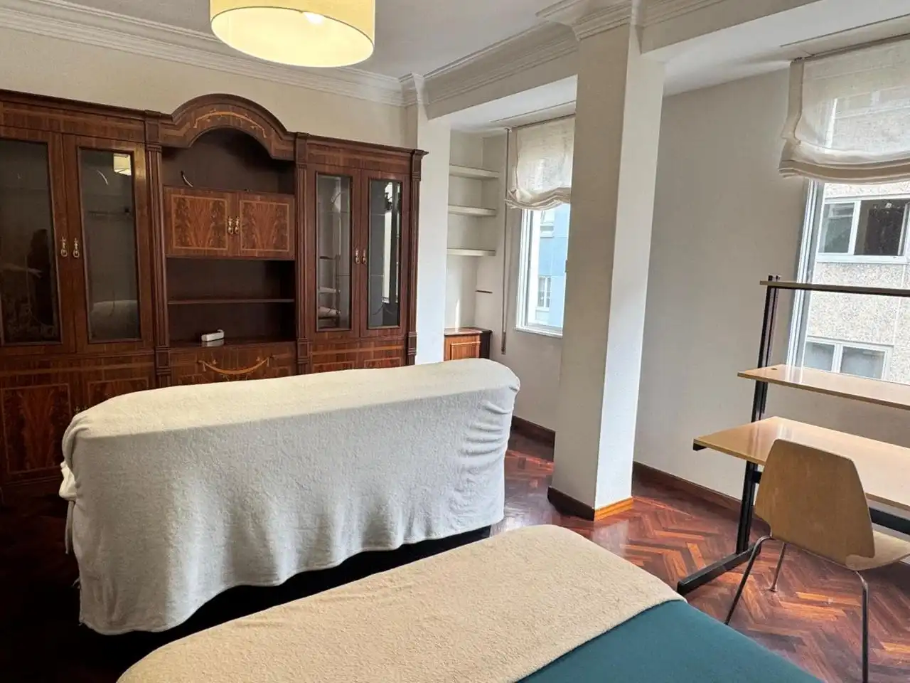 Sala d'estar de Pis de lloguer en A Coruña Capital  amb Calefacció i Moblat