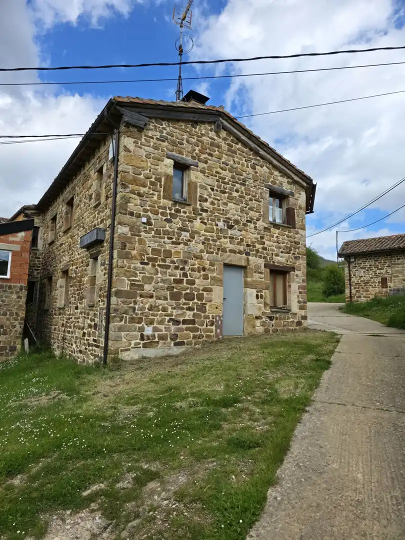 Casa o xalet en venda a San Martín y Perapertú - CALLE MAYOR, San Cebrián de Mudá