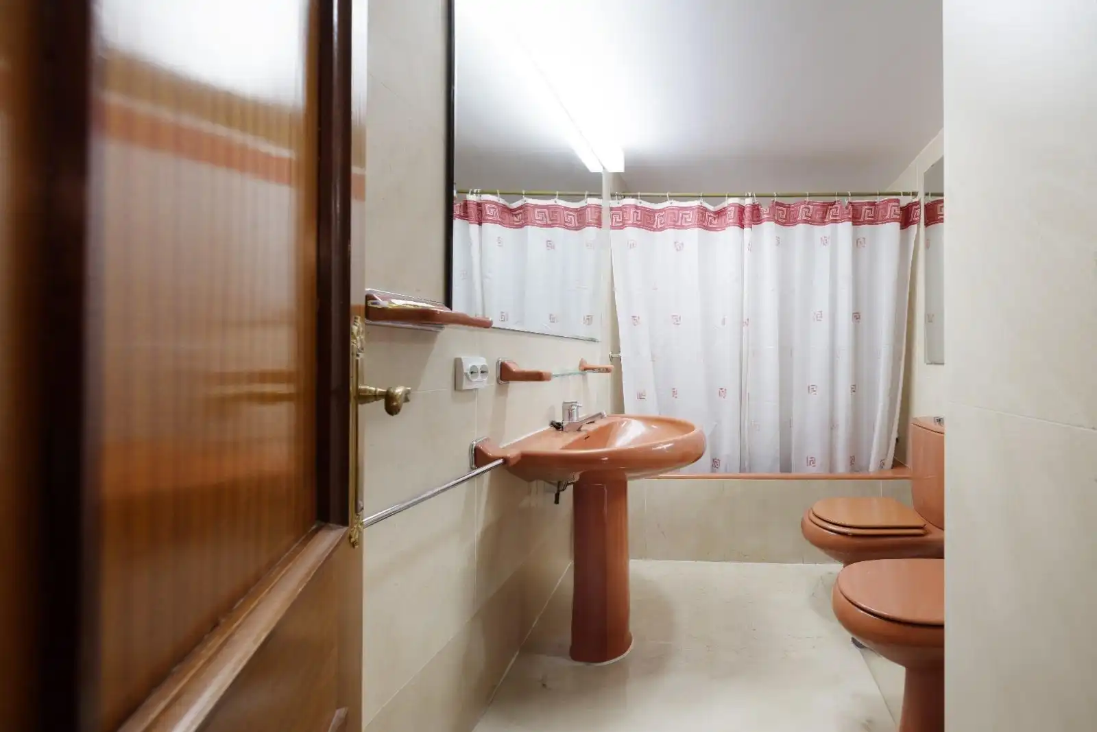 Bathroom of Flat for sale in Sevilla  with Air Conditioner, Heating and Terrace