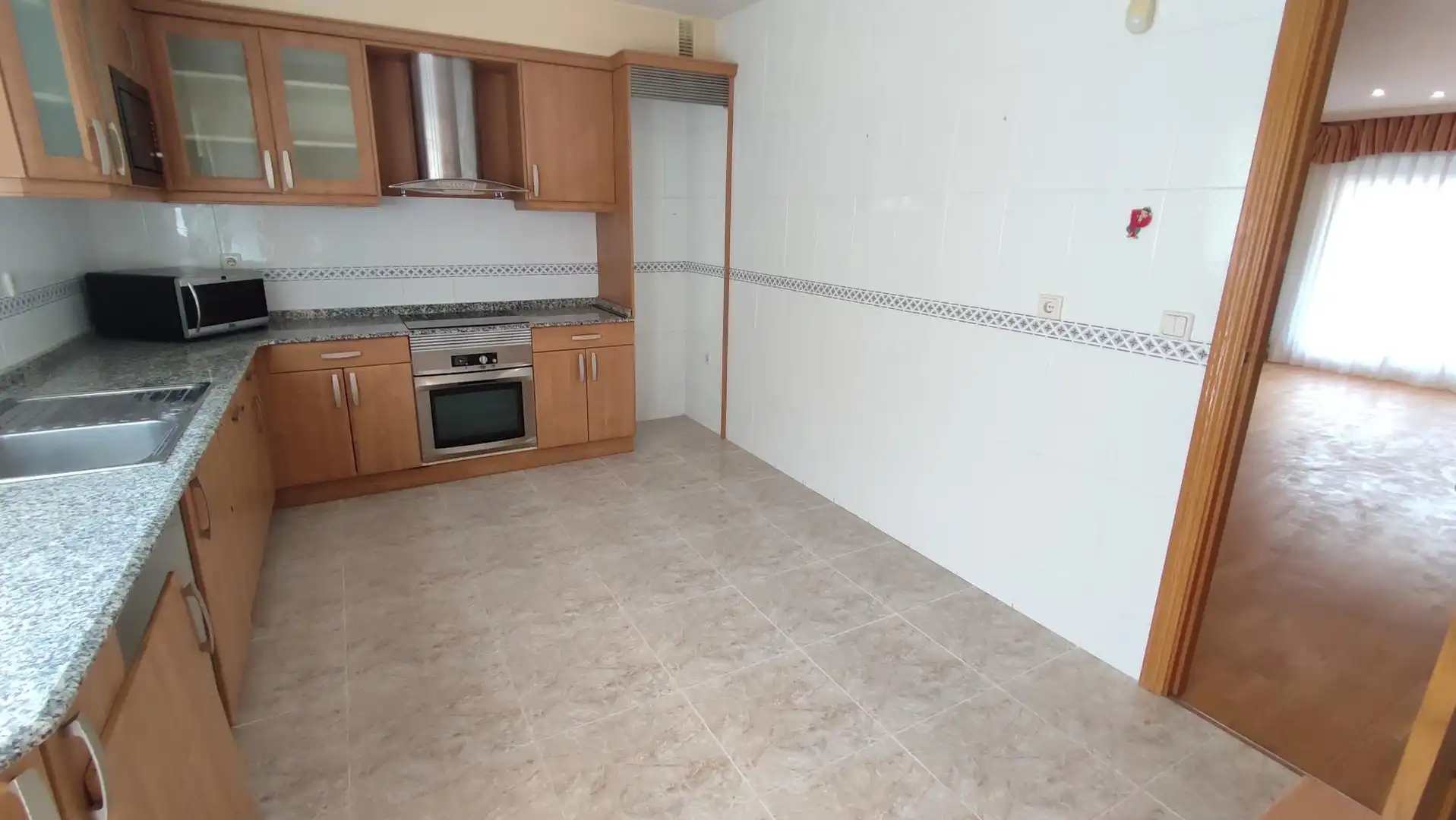 Cocina de Casa adosada de alquiler en Zaragoza con Aire acondicionado, Calefacción y Jardín privado