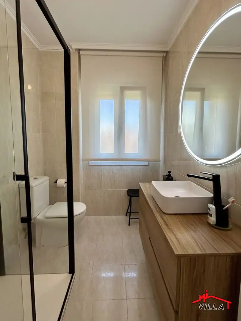 Badezimmer von Wohnung zum Verkauf in Laredo mit Heizung und Terrasse