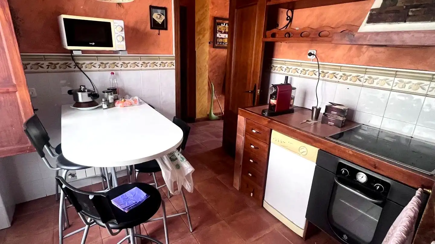 Cuina de Casa adosada en venda en Olmeda de las Fuentes amb Calefacció i Jardí privat