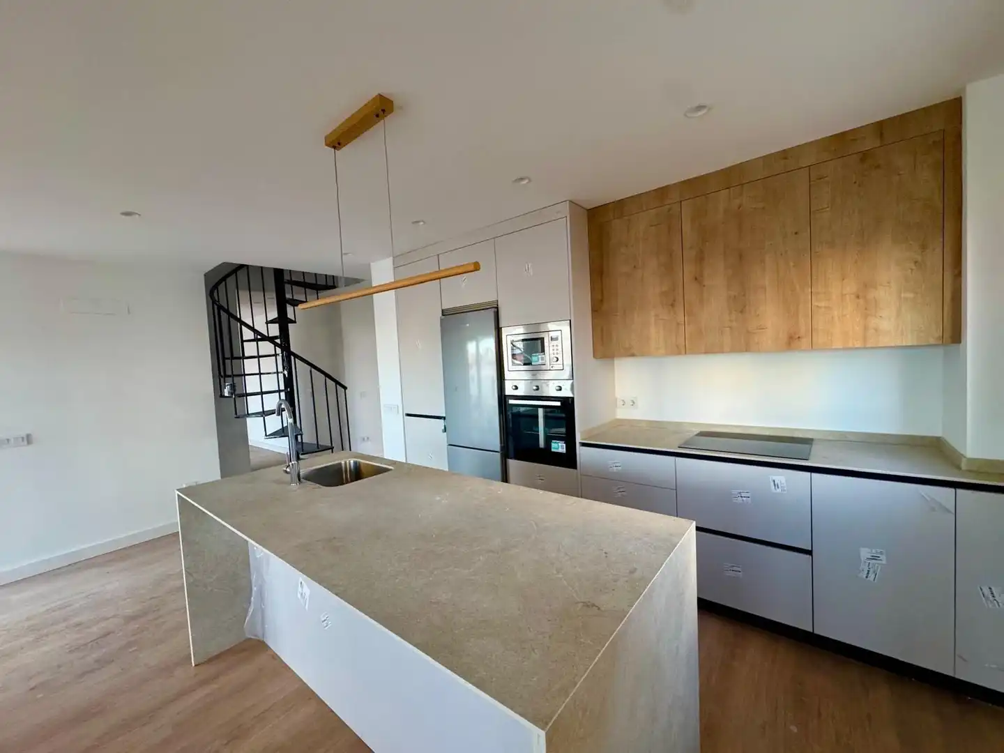 Küche von Maisonette zum Verkauf in Torremolinos mit Klimaanlage, Terrasse und Abstellraum