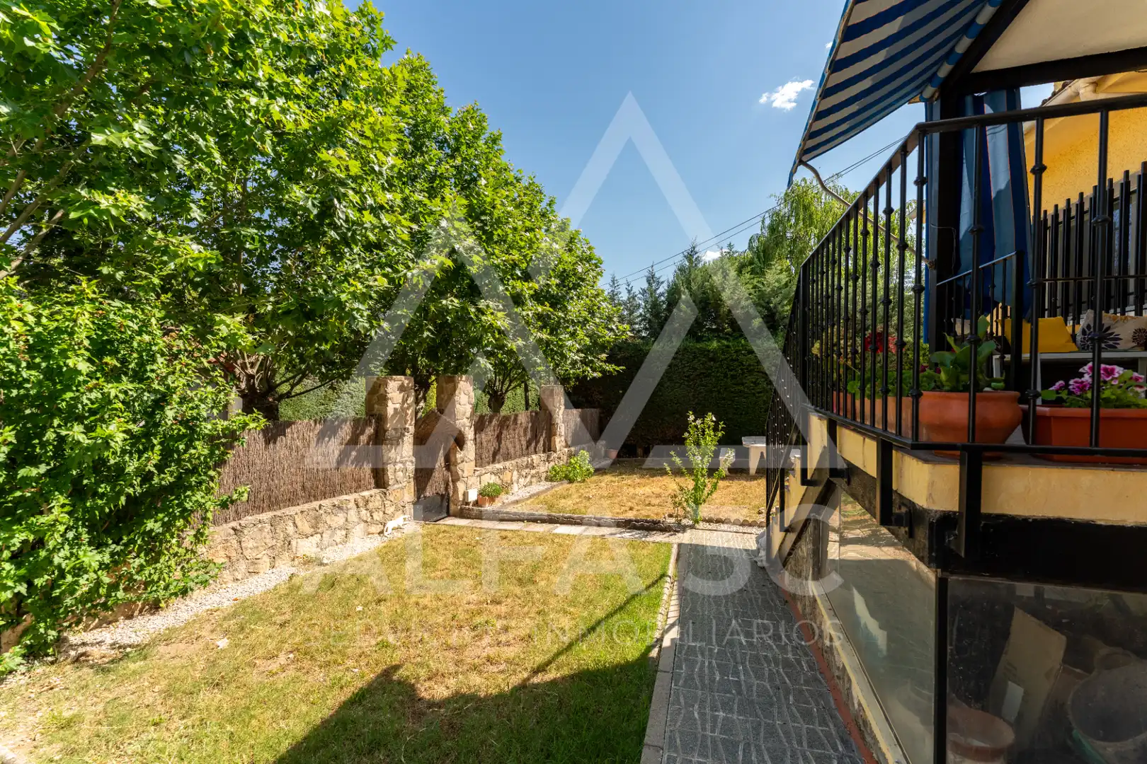 Jardí de Casa adosada en venda en Pedrezuela amb Jardí privat, Terrassa i Traster