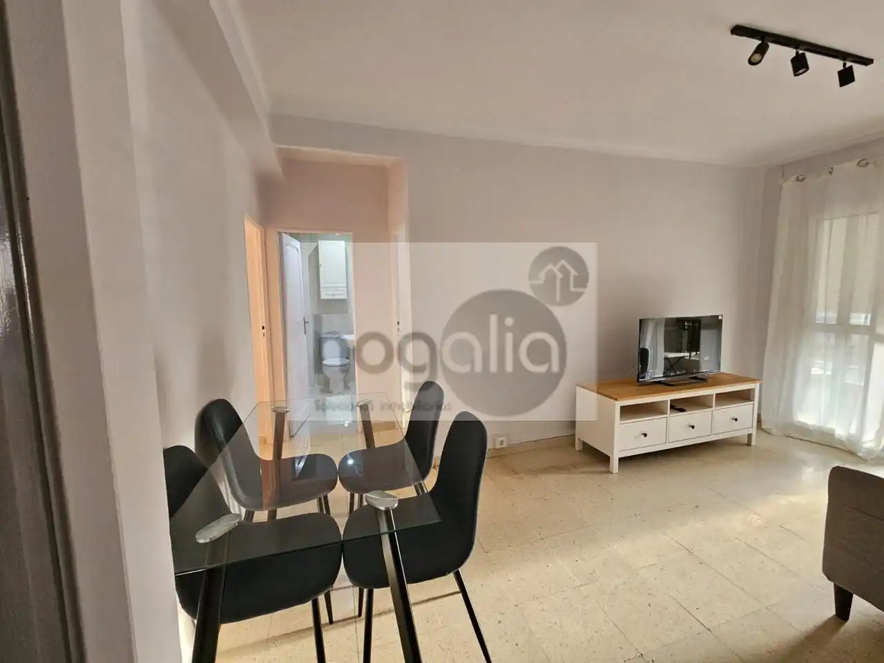 Sala d'estar de Pis de lloguer en Sevilla amb Aire condicionat, Terrassa i Moblat