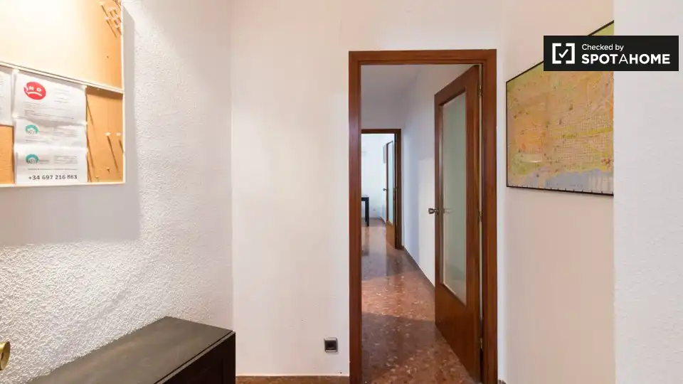 Flat for share in Barcelona  with Air Conditioner, Heating and Furnished