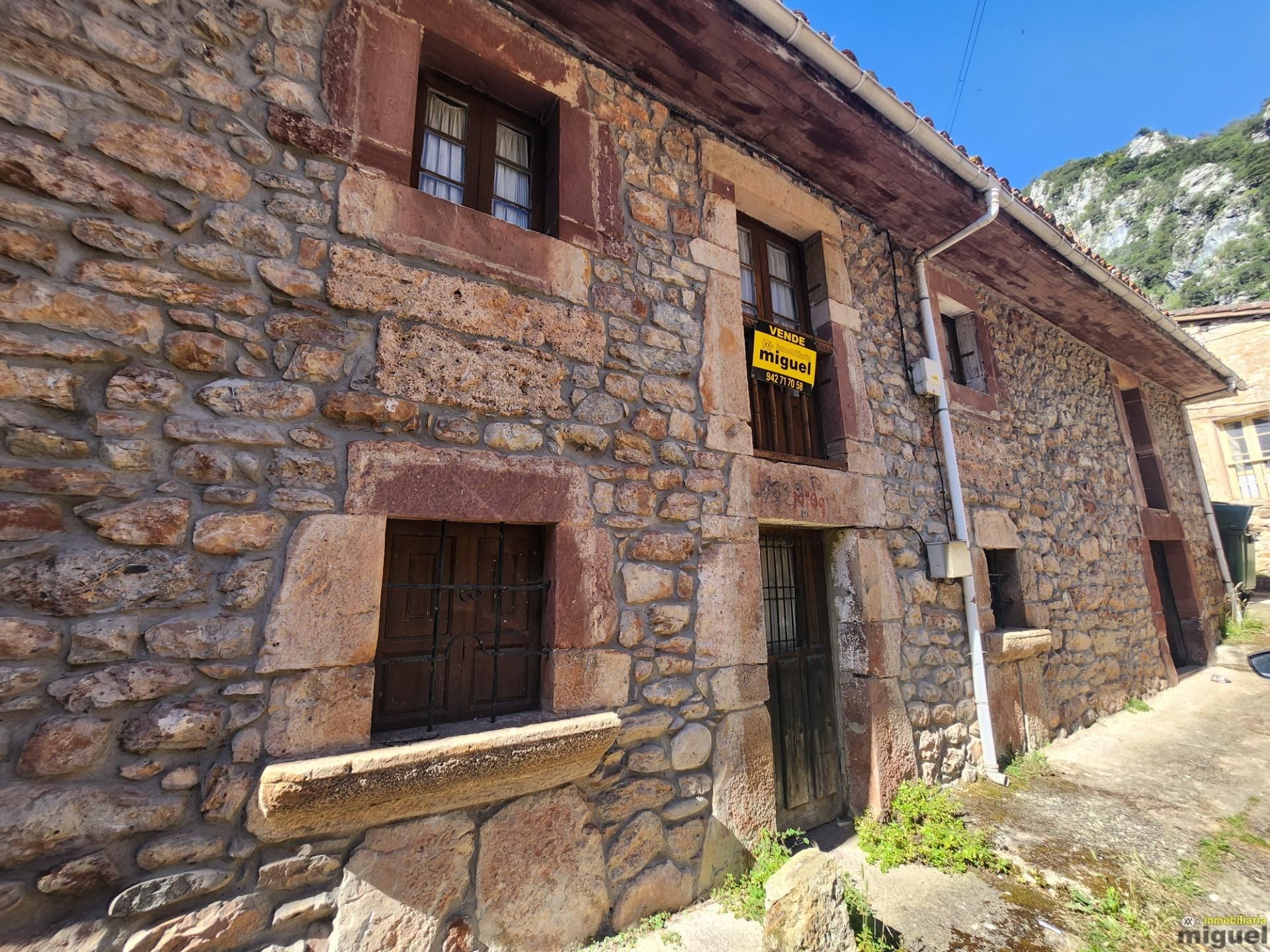 Außenansicht von Country house zum verkauf in Peñarrubia mit Privatgarten