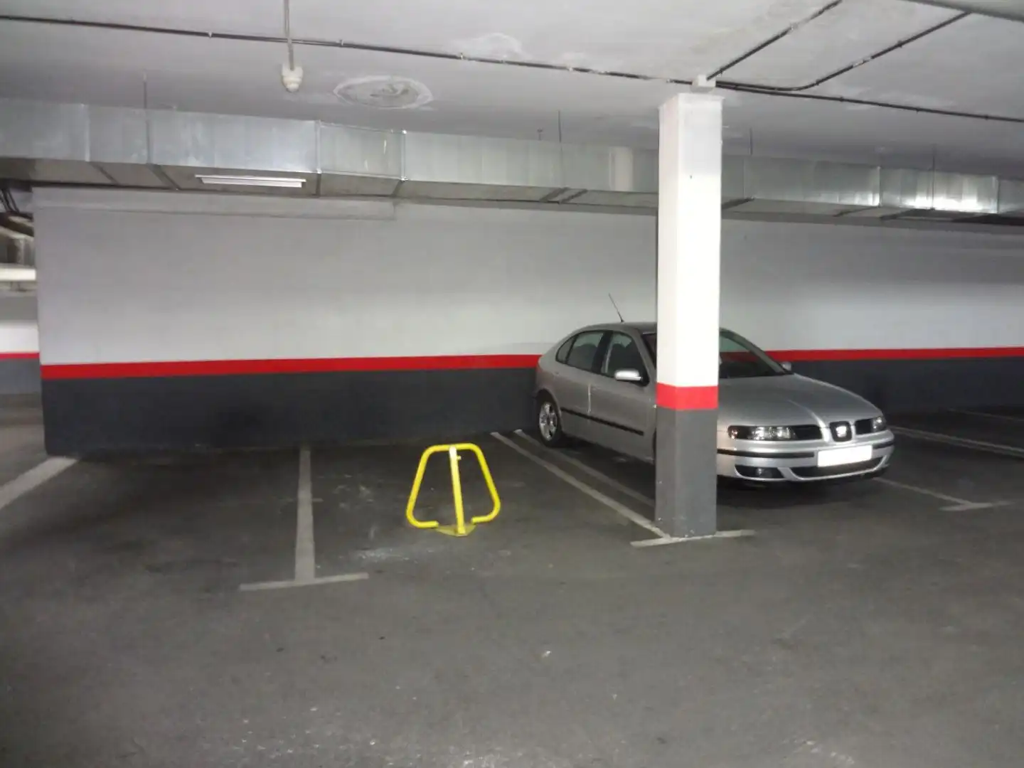 Garage for rent in Calle del Rio, 18, Fresnos I y II
