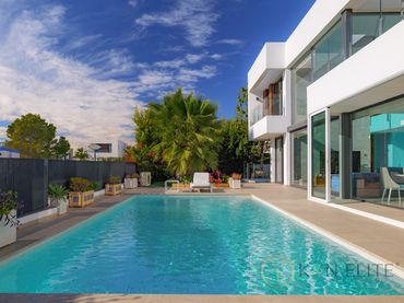 Haus mit Pool zum Verkauf in Calle Bucarest