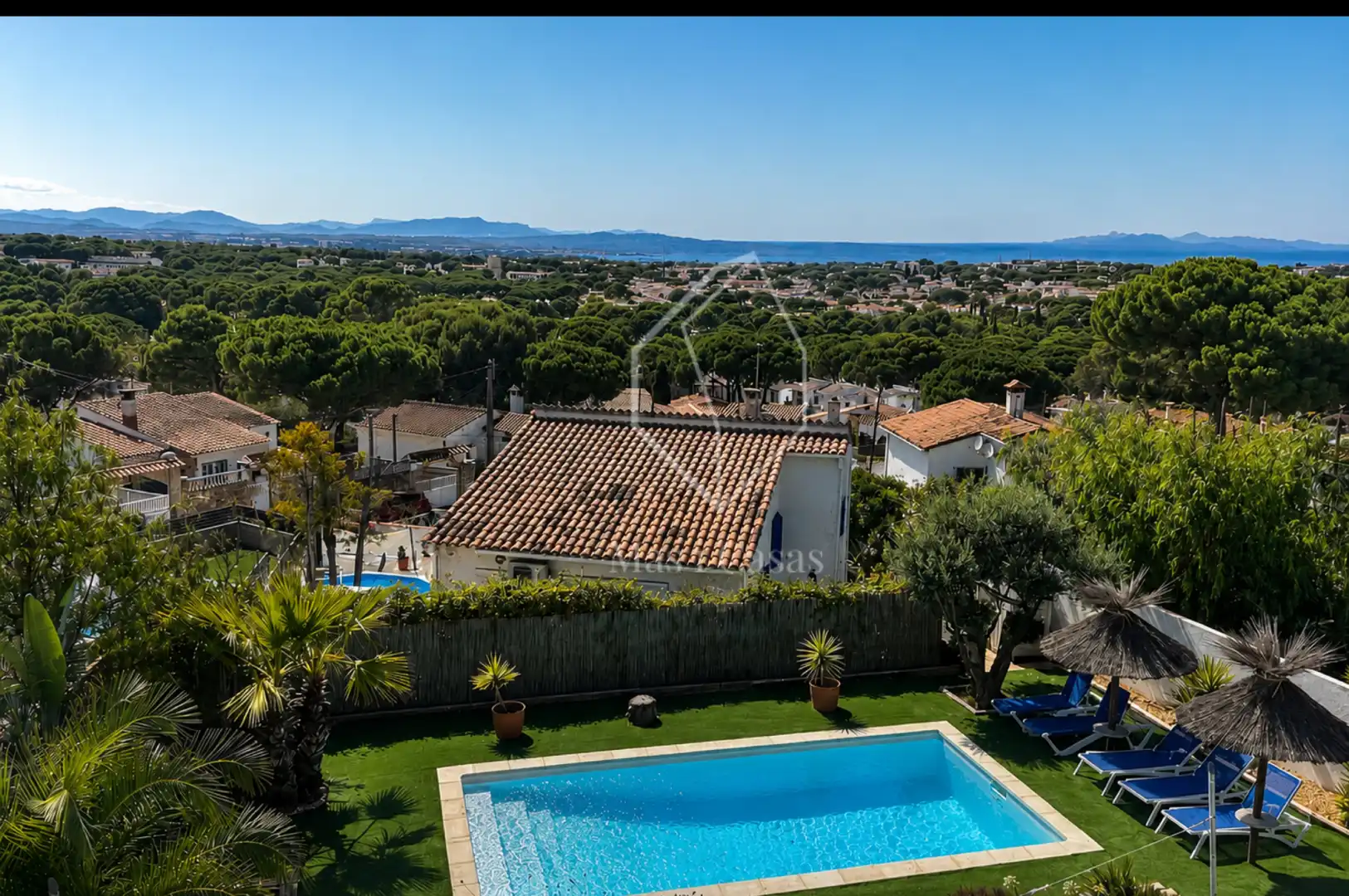Piscina de Casa o xalet en venda en L'Escala amb Aire condicionat, Calefacció i Jardí privat