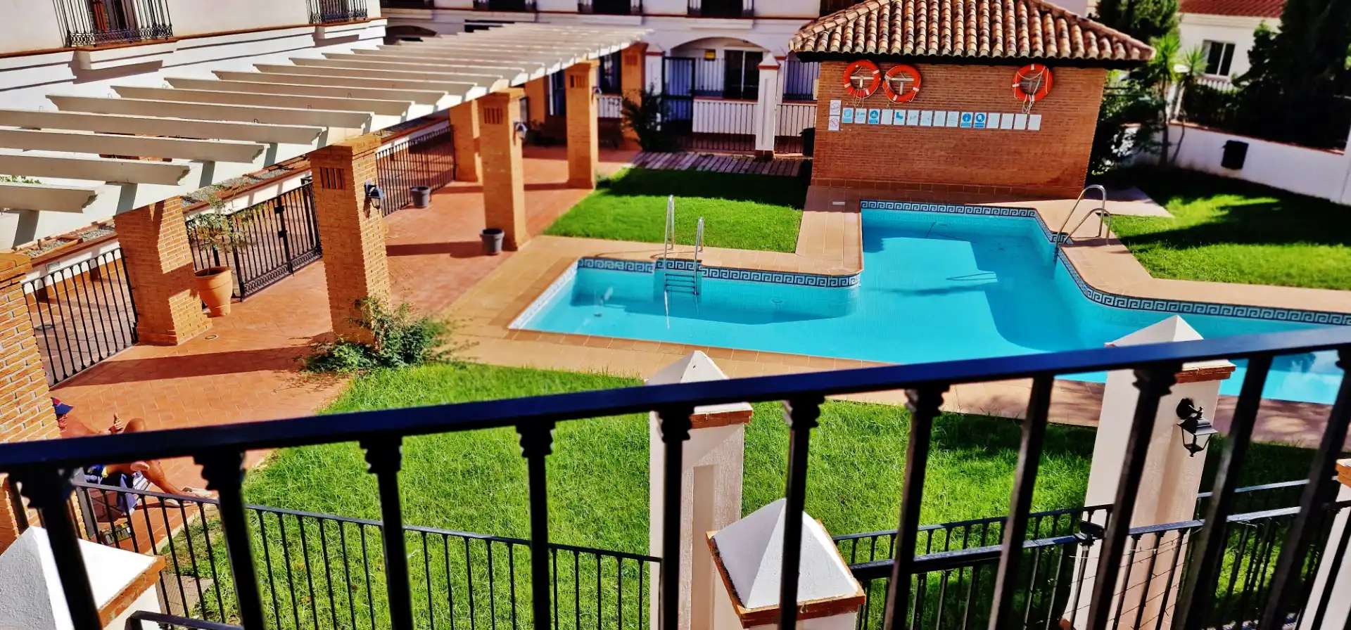 Schwimmbecken von Wohnungen zur Miete in Vélez de Benaudalla mit Klimaanlage, Heizung und Terrasse