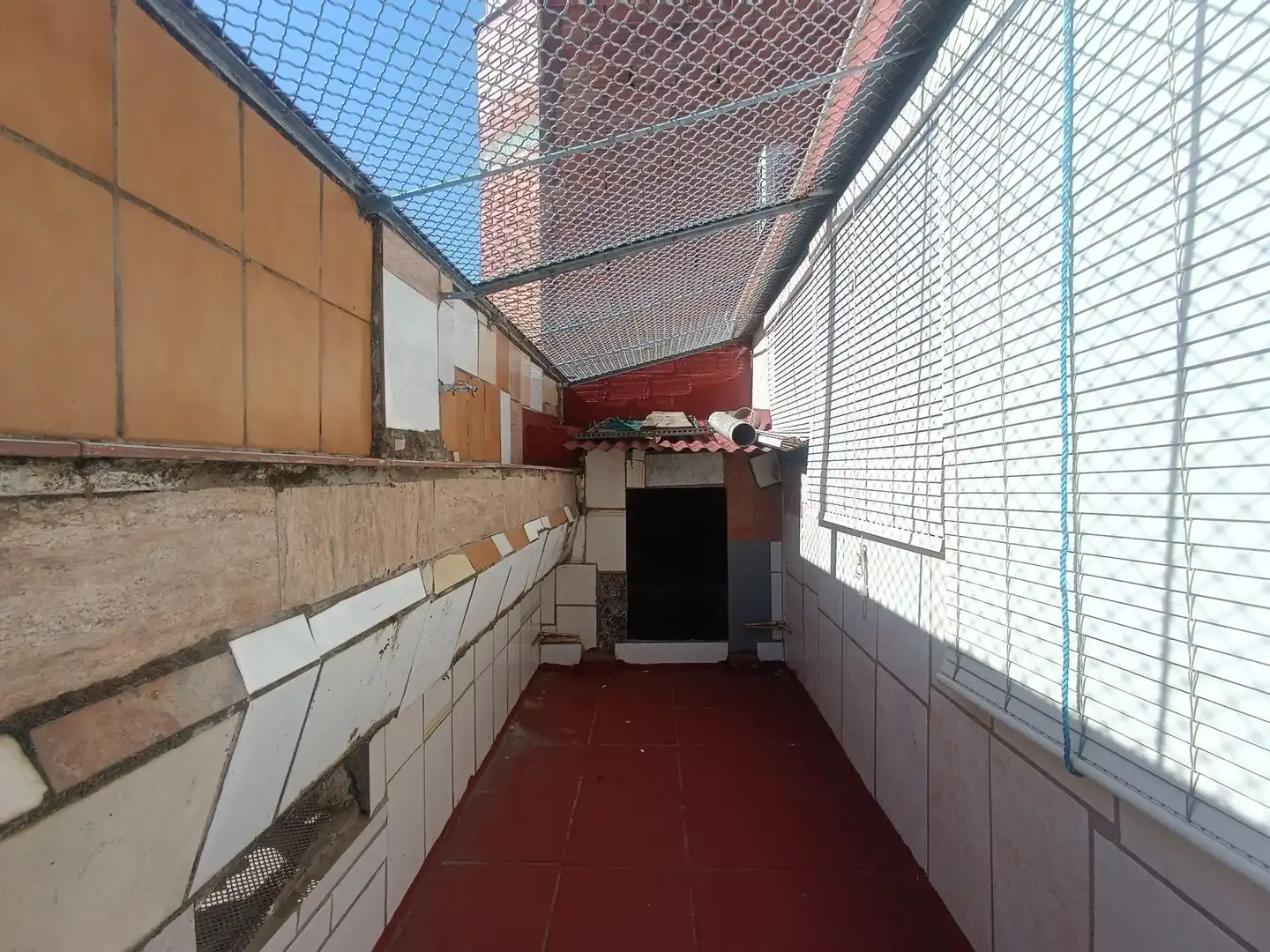 Haus zum Verkauf in Badalona mit Terrasse und Abstellraum