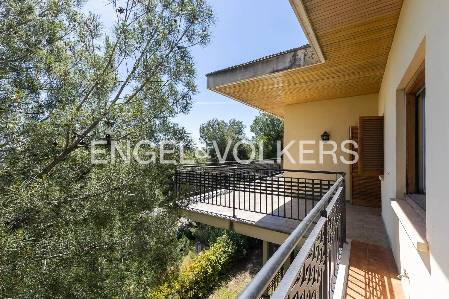 Balcony of Houses for sale in Chiva  with Air Conditioner, Heating and Private garden