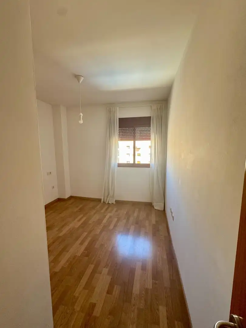 Piso de alquiler en Martín Carpena - Torre del Río